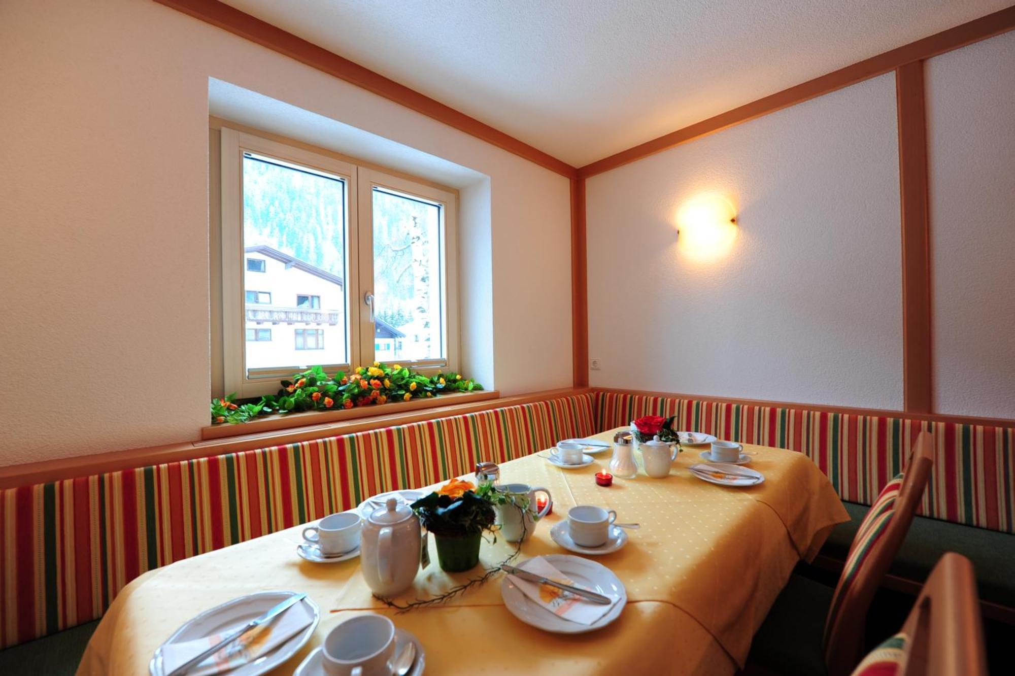 Bed and Breakfast Haus Enzian Санкт-Антон-ам-Арльберг Экстерьер фото